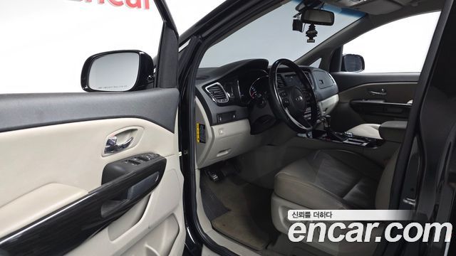 Kia Carnival 9-Seater Prstige 2019 — фото 10