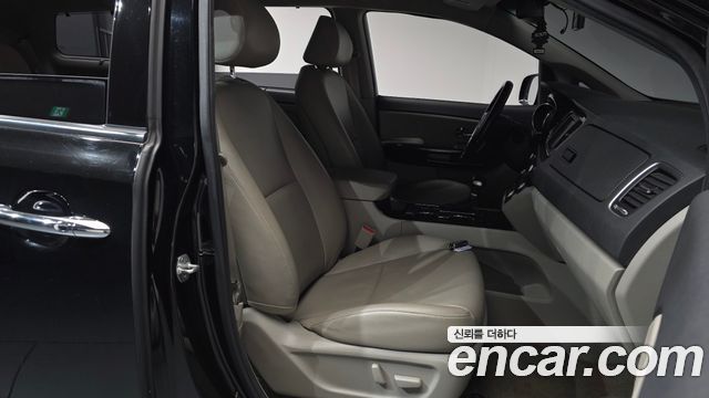 Kia Carnival 9-Seater Prstige 2019 — фото 11