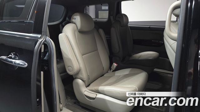 Kia Carnival 9-Seater Prstige 2019 — фото 12