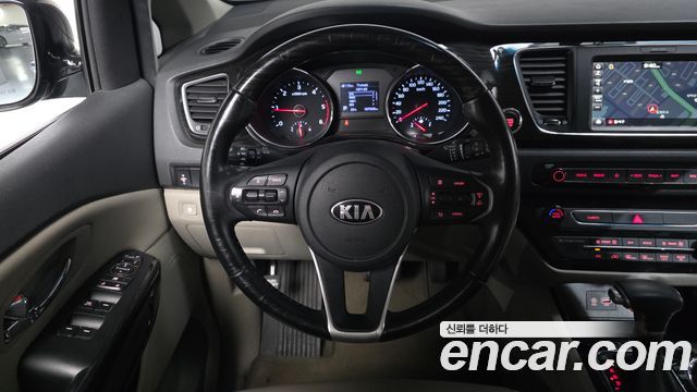 Kia Carnival 9-Seater Prstige 2019 — фото 13