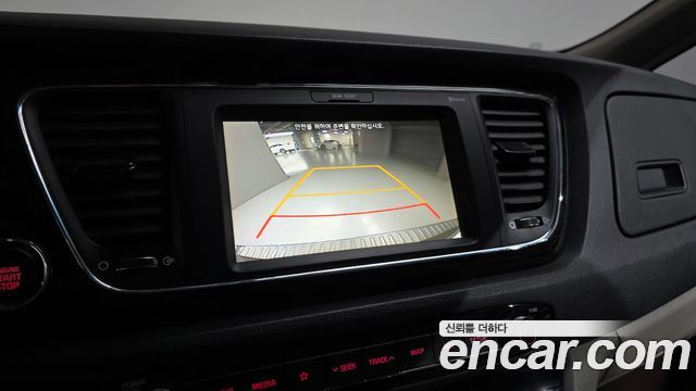 Kia Carnival 9-Seater Prstige 2019 — фото 16