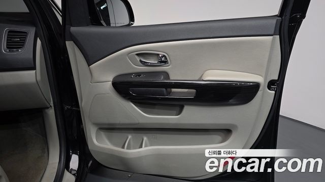 Kia Carnival 9-Seater Prstige 2019 — фото 25