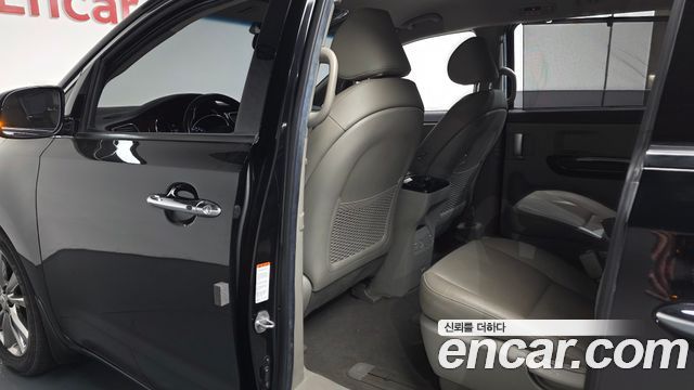 Kia Carnival 9-Seater Prstige 2019 — фото 26