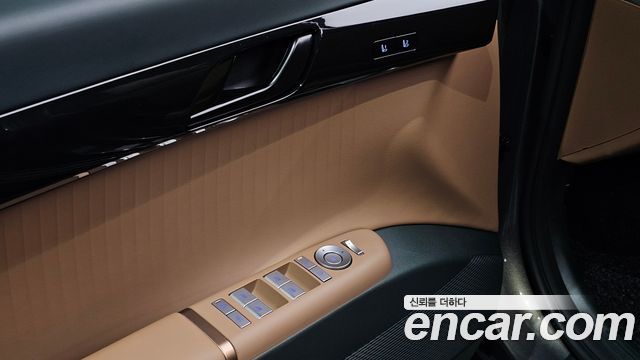 Hyundai Grandeur (GN7) 2,5 Gasoline 2WD Calligraphy 2023 — фото 18