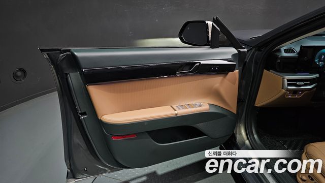 Hyundai Grandeur (GN7) 2,5 Gasoline 2WD Calligraphy 2023 — фото 24