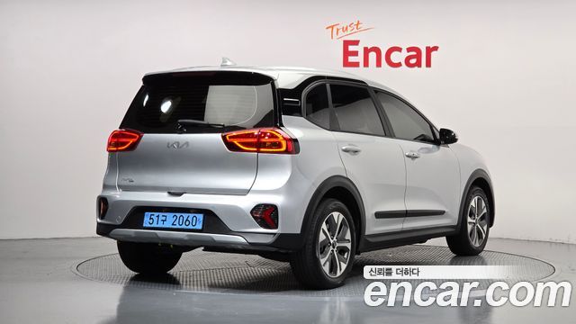 Kia Niro Plus Air 2022 — фото 2