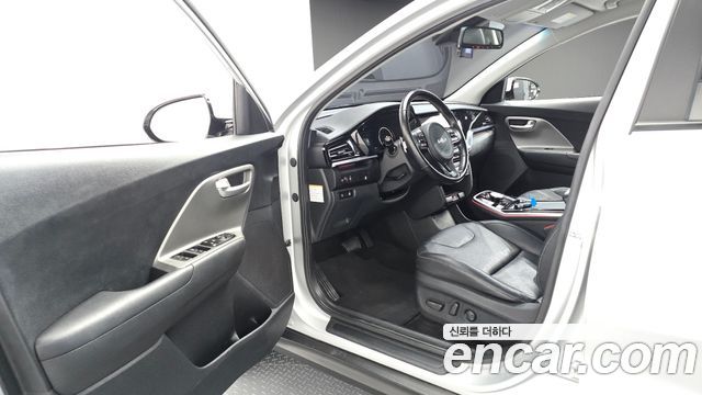 Kia Niro Plus Air 2022 — фото 10