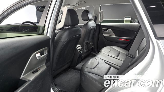 Kia Niro Plus Air 2022 — фото 11
