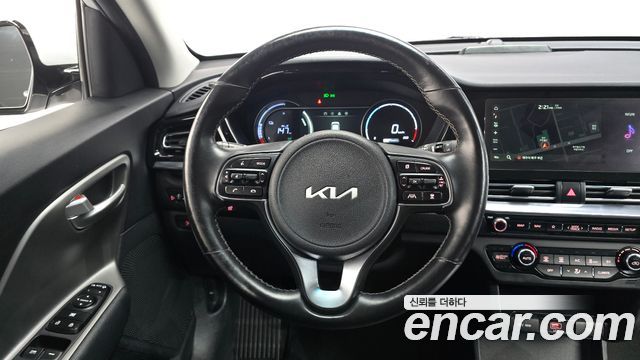 Kia Niro Plus Air 2022 — фото 12