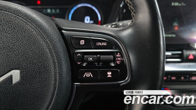 Kia Niro Plus Air 2022 — фото 15