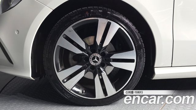 Mercedes-Benz A-Class (W176) A200 2018 — фото 5