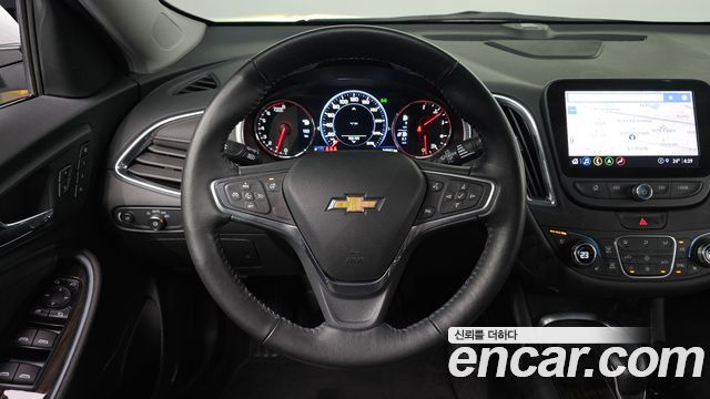 Chevrolet Malibu 2.0 Turbo Premier Special 2022 — фото 12