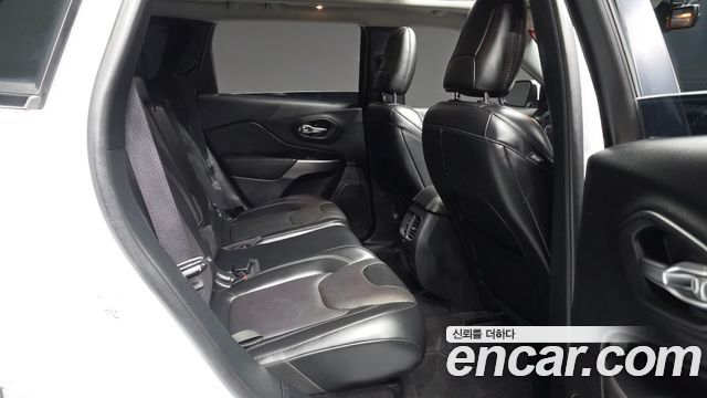 Jeep Cherokee (KL) 2.4 Limited AWD 2020 — фото 12