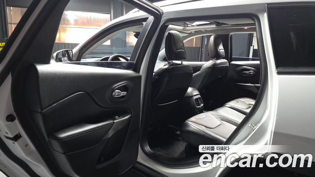 Jeep Cherokee (KL) 2.4 Limited AWD 2020 — фото 26
