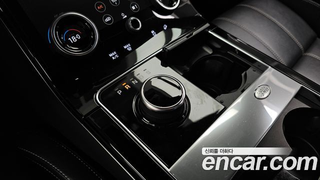 Land Rover Range Rover Velar 3.0 D300 R-Dynamic SE 2019 — фото 9