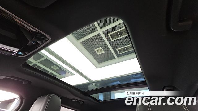 Land Rover Range Rover Velar 3.0 D300 R-Dynamic SE 2019 — фото 17