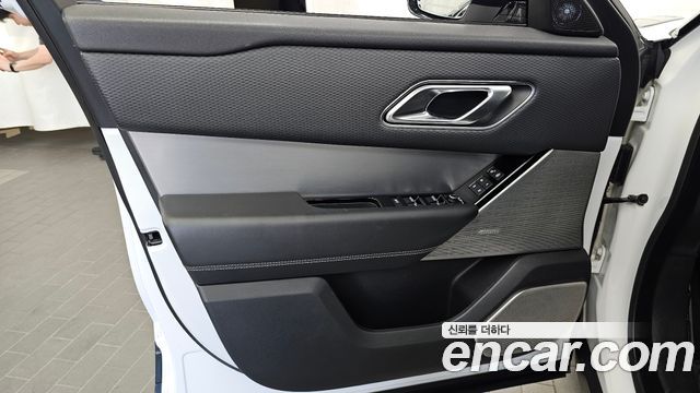 Land Rover Range Rover Velar 3.0 D300 R-Dynamic SE 2019 — фото 24