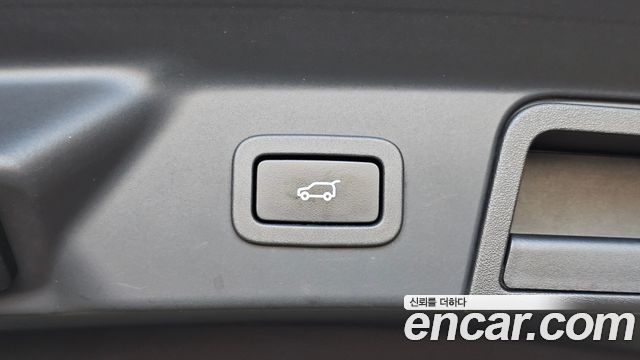 Land Rover Range Rover Velar 3.0 D300 R-Dynamic SE 2019 — фото 27