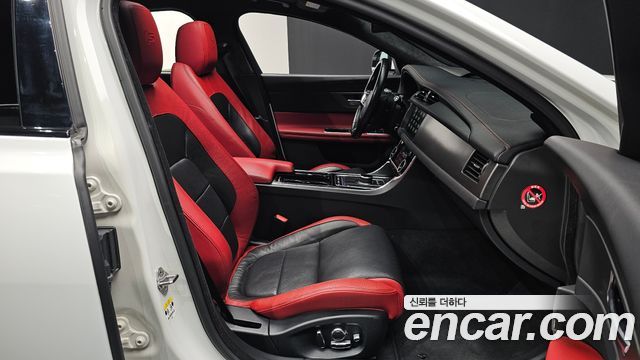 Jaguar XF (X260) 3.0 S AWD 2017 — фото 11