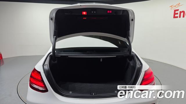 Mercedes-Benz E-Class (W213) E220d 4MATIC Exclusive 2019 — фото 24