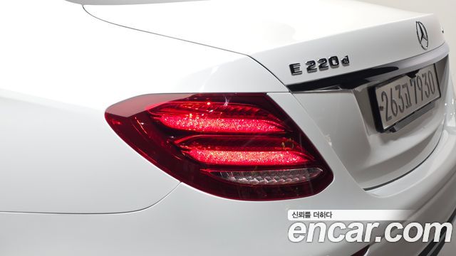 Mercedes-Benz E-Class (W213) E220d 4MATIC Exclusive 2019 — фото 29