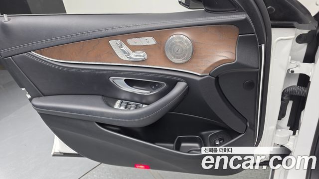 Mercedes-Benz E-Class (W213) E220d 4MATIC Exclusive 2019 — фото 30