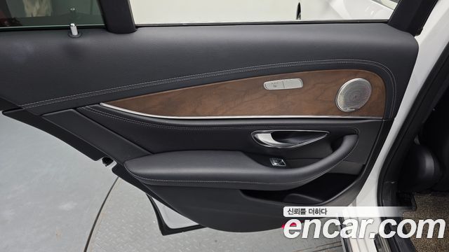 Mercedes-Benz E-Class (W213) E220d 4MATIC Exclusive 2019 — фото 31