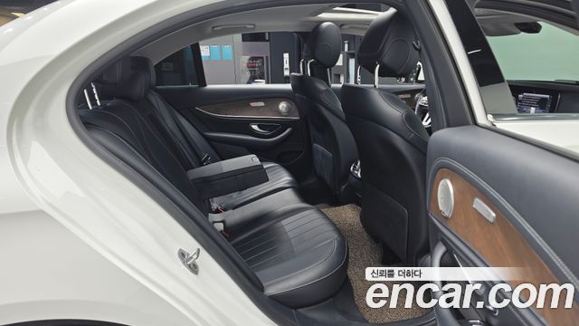 Mercedes-Benz E-Class (W213) E220d 4MATIC Exclusive 2019 — фото 32