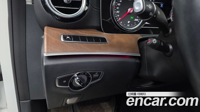 Mercedes-Benz E-Class (W213) E220d 4MATIC Exclusive 2019 — фото 33