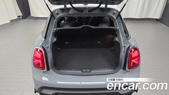 MINI Cooper 5Door Classic Third Generation 2022 — фото 27