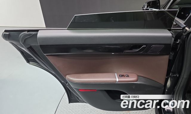 Hyundai Grandeur (GN7) 2,5 Gasoline 2WD Premium 2023 — фото 25