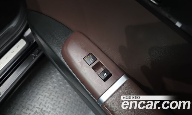 Hyundai Grandeur (GN7) 2,5 Gasoline 2WD Premium 2023 — фото 28