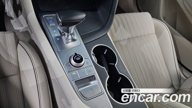 Genesis G70 Gasoline 2.0T 4WD 2022 — фото 9