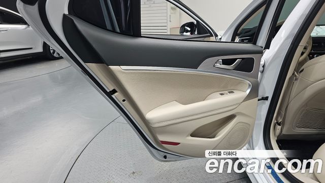 Genesis G70 Gasoline 2.0T 4WD 2022 — фото 25