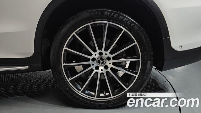 Mercedes-Benz GLC-Class (X253) GLC300 4MATIC AMG Line 2019 — фото 21