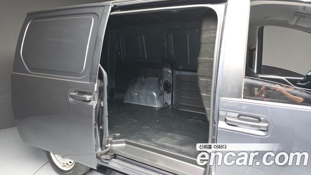 Hyundai Staria Cargo 3-Seater Smart 2023 — фото 11