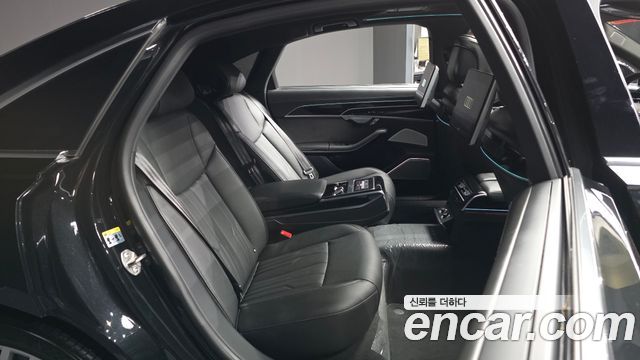Audi A8 (D5) 55 TFSI Quattro LWB 2021 — фото 16