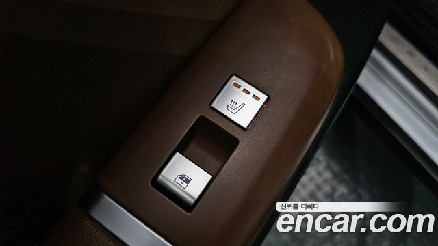 Hyundai Grandeur (GN7) 2,5 Gasoline 2WD Exclusive 2023 — фото 29