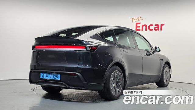 Tesla Model Y L Long Range AWD 2026 — фото 2