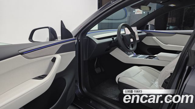 Tesla Model Y L Long Range AWD 2026 — фото 10