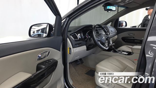 Kia Carnival 9-Seater Noblesse 2019 — фото 10