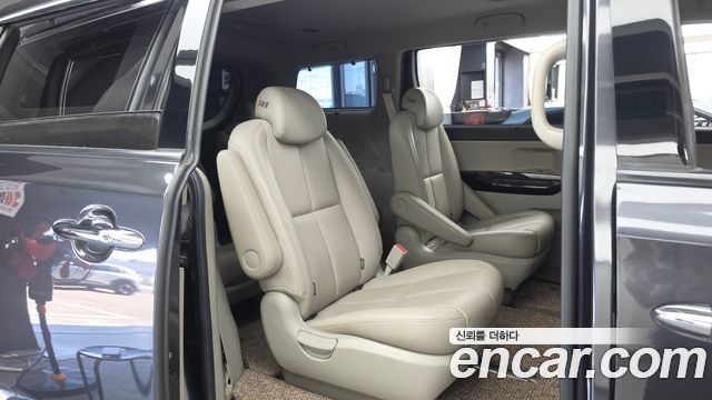 Kia Carnival 9-Seater Noblesse 2019 — фото 12