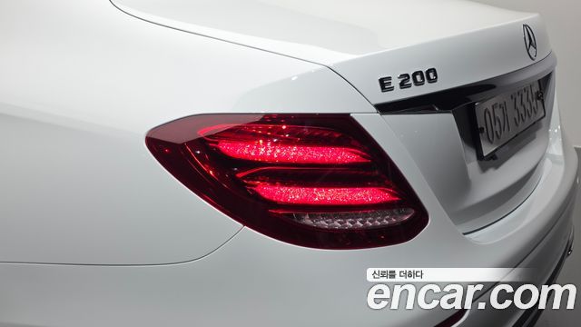 Mercedes-Benz E-Class (W213) E200 Avantgarde 2018 — фото 23