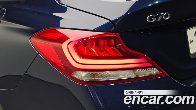 Genesis G70 2.0T Supreme 2018 — фото 23