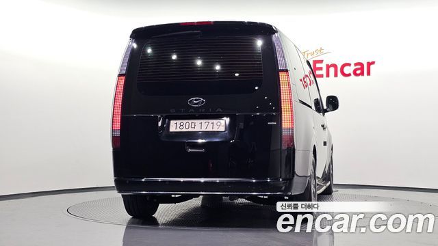 Hyundai Staria 4WD Lounge 9-Seater Inspiration 2022 — фото 4