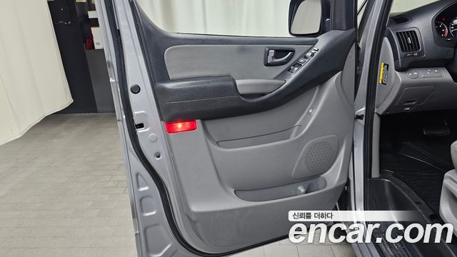 Hyundai Grand Starex Van 3-Seater Smart 2021 — фото 24