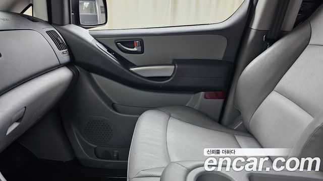 Hyundai Grand Starex Van 3-Seater Smart 2021 — фото 25