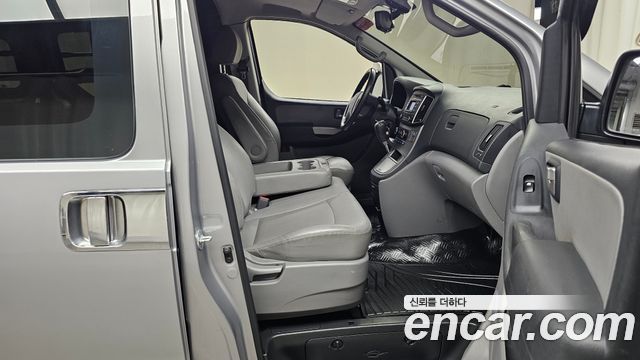 Hyundai Grand Starex Van 3-Seater Smart 2021 — фото 26