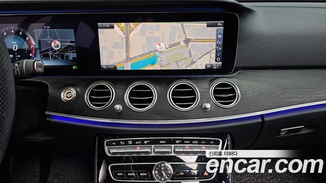 Mercedes-Benz E-Class (W213) E300 4MATIC Avnatgarde 2018 — фото 18