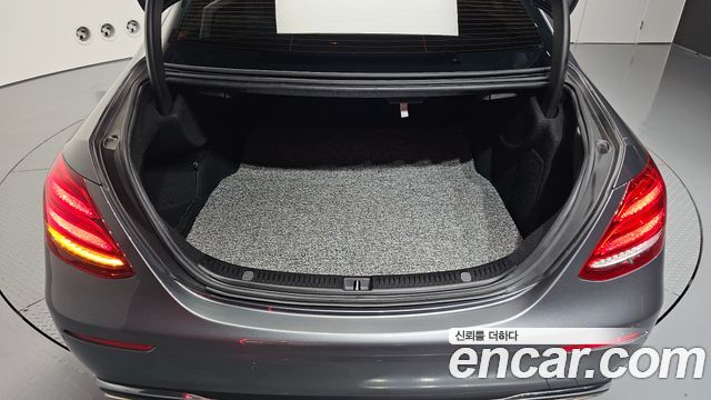 Mercedes-Benz E-Class (W213) E300 4MATIC Avnatgarde 2018 — фото 41